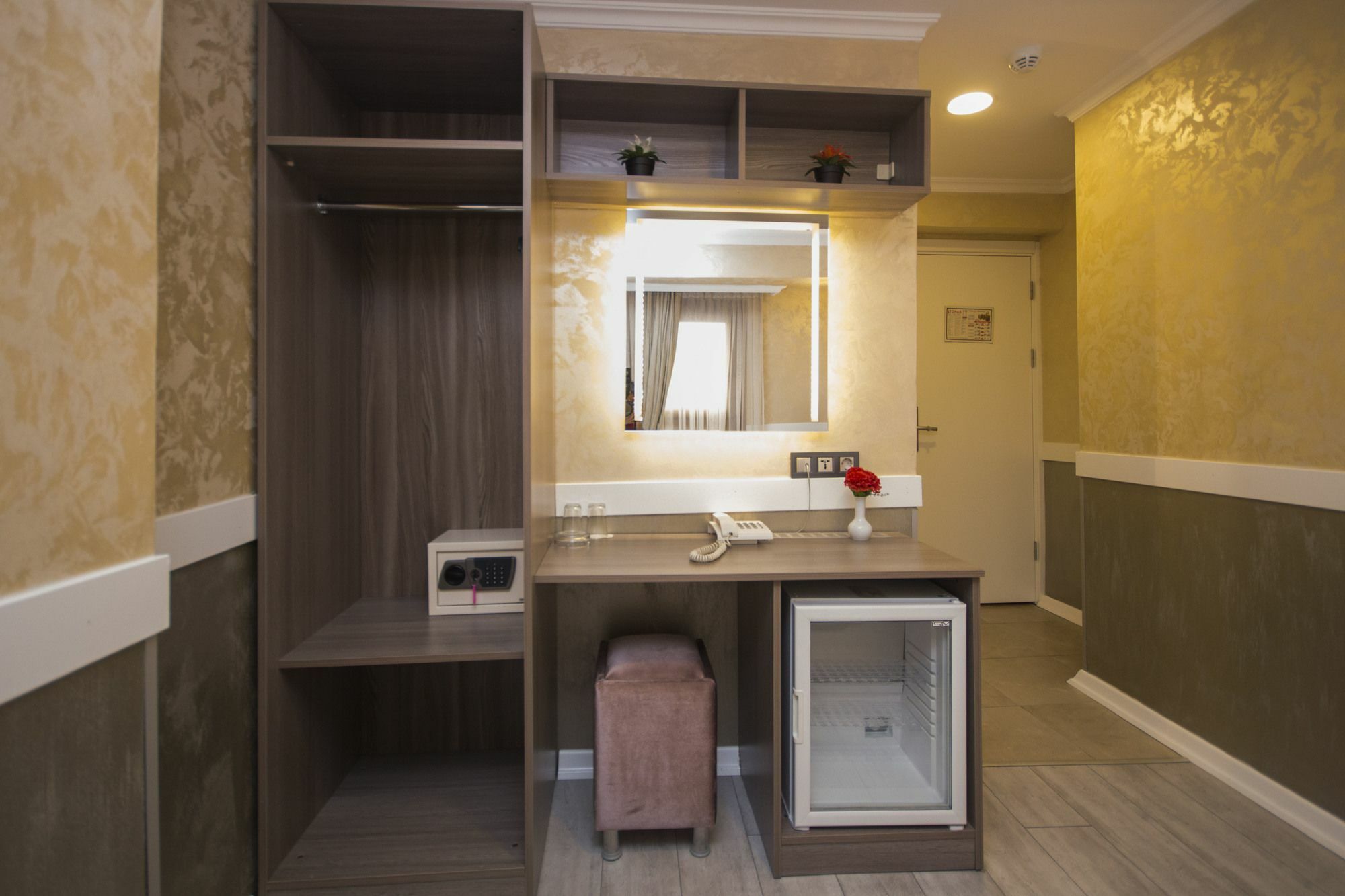Hotel Bestur Истанбул Екстериор снимка